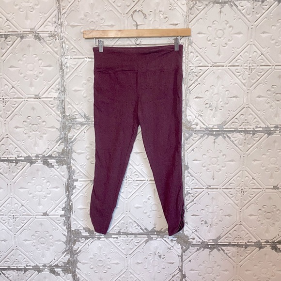 Mossimo Supply Co. Pants - Mossimo burgundy high waisted yoga crops